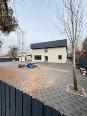 здание с участком в центре Алматы